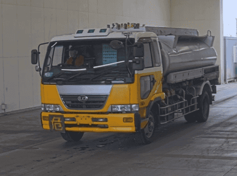 Nissan Diesel Tanker 2001 — shipped to Tanzania